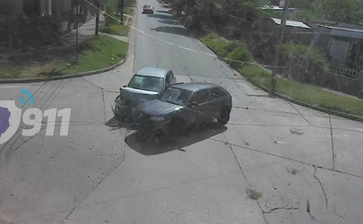 Tremendo choque en barrio Argüello: dos heridos, entre ellos una embarazada.