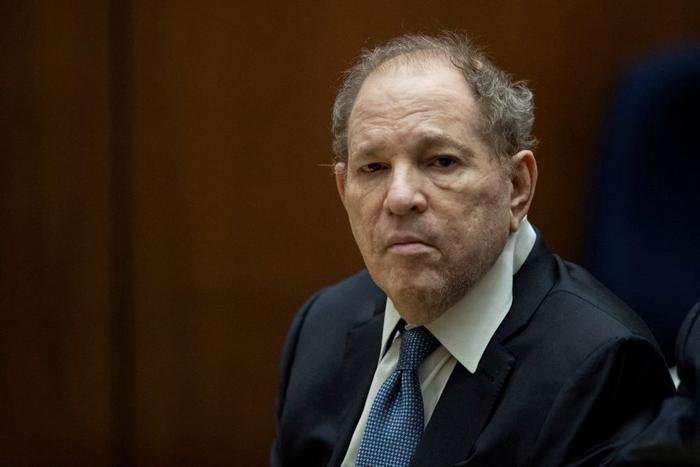 El cineasta Harvey Weinstein fue condenado a 15 años de prisión por abuso sexual