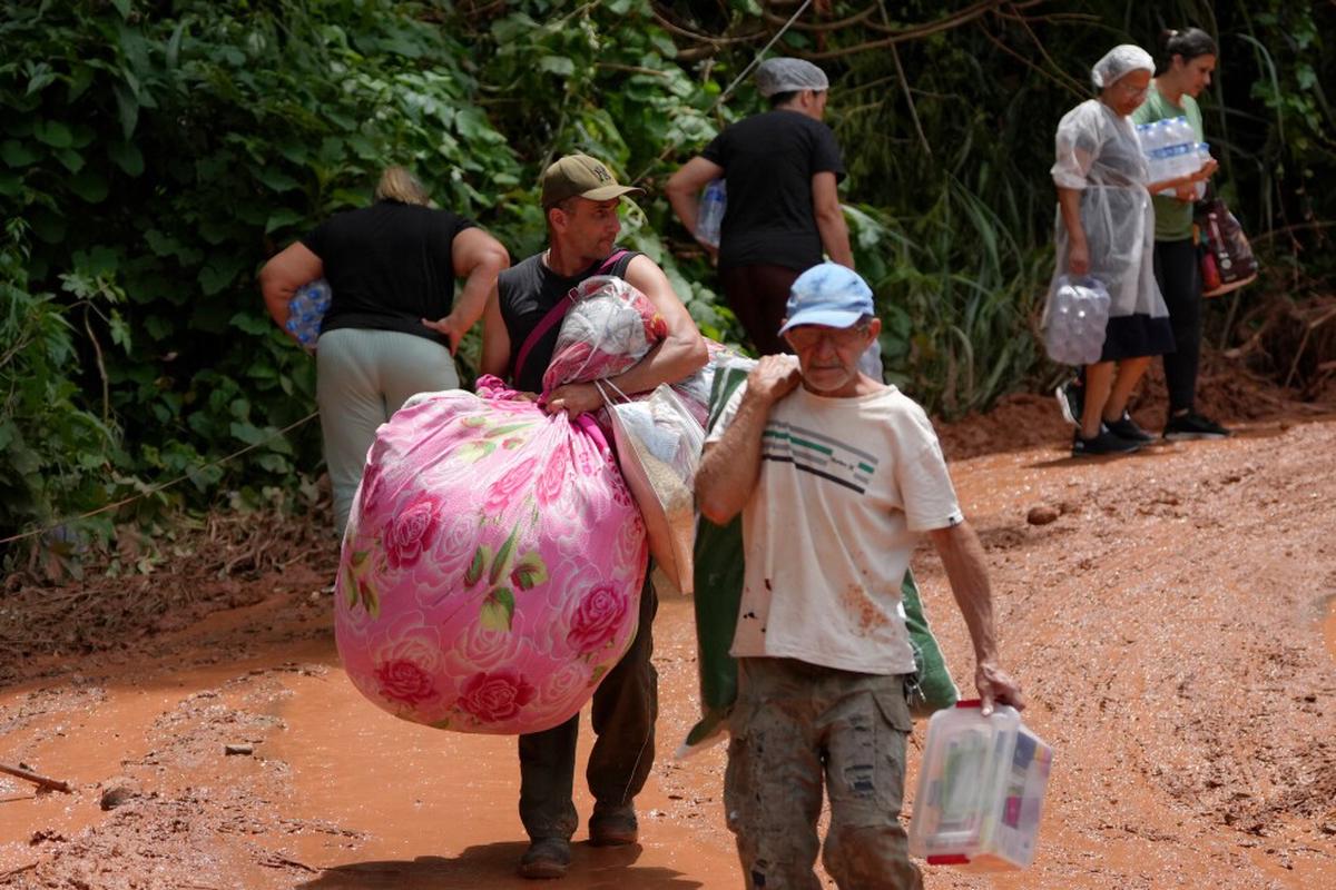 Región de Brasil recibe más lluvia mientras cifra de muertos por inundaciones sube a 53
