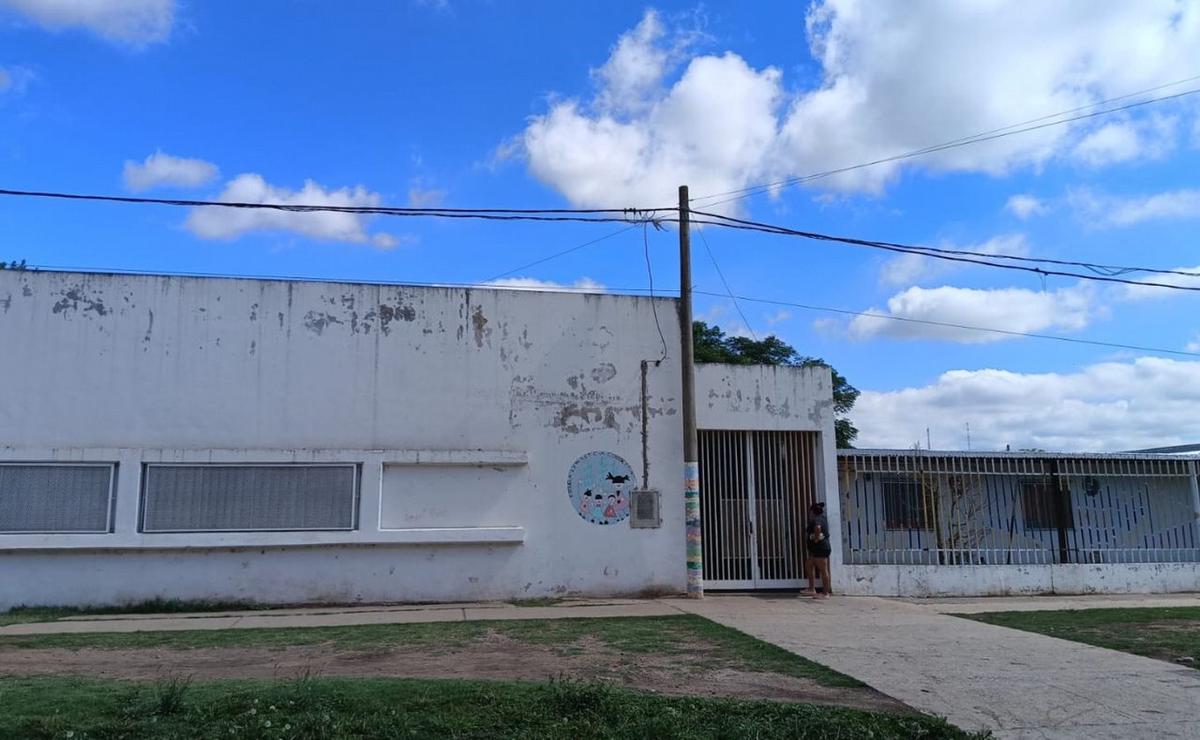 FOTO: Arma y municiones en la mochila de un alumno en una escuela de Rosario.