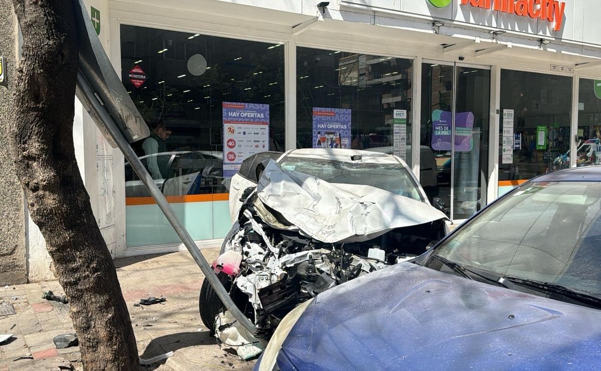 FOTO: Varios heridos tras el choque en Av. Chacabuco. (Foto: Daniel Cáceres/Cadena 3)