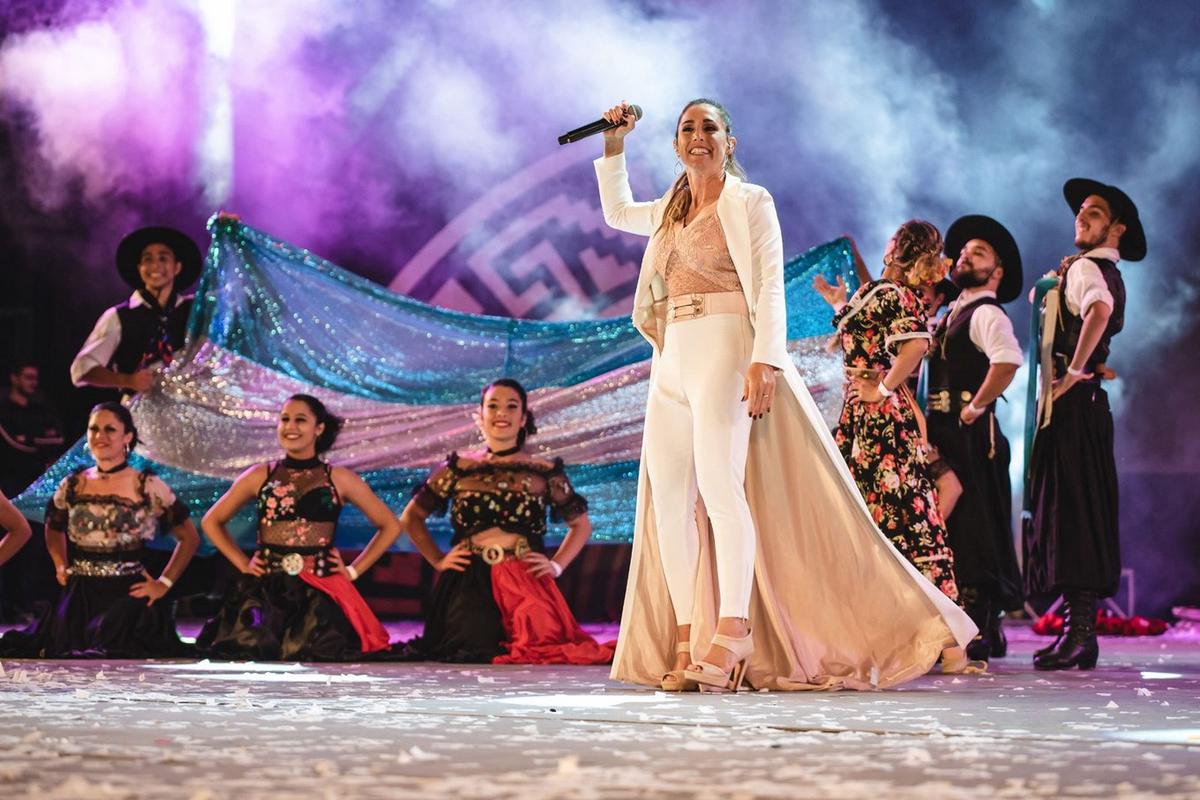 La Sole desplegando todo su talento en el escenario.