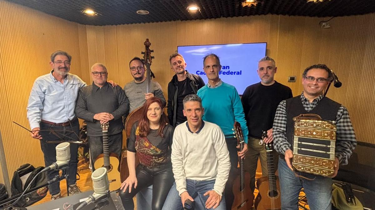 El Ensamble Municipal de Música Ciudadana de Córdoba, en el estudio de Cadena 3.