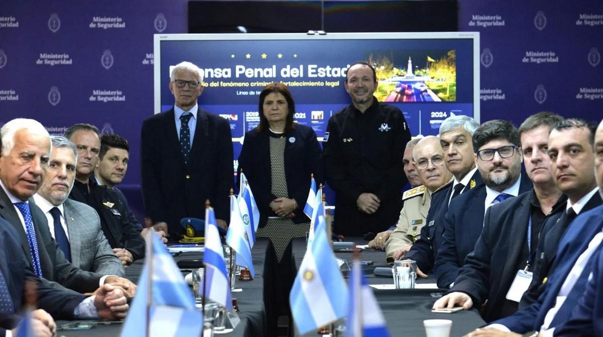 FOTO: El ministro Villatoro y Bullrich se reunieron en Casa Rosada