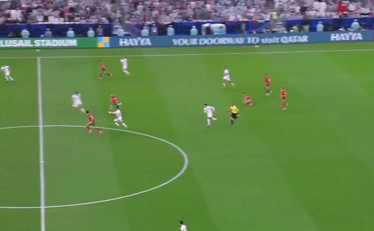 Oussama Tannane anotó un gol que sorprendió a todos. (Captura)