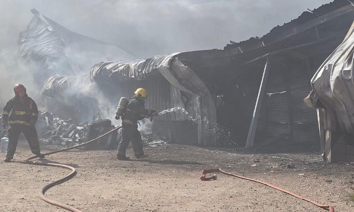 El incendio se produjo en un depósito de Villa Gran Parque.