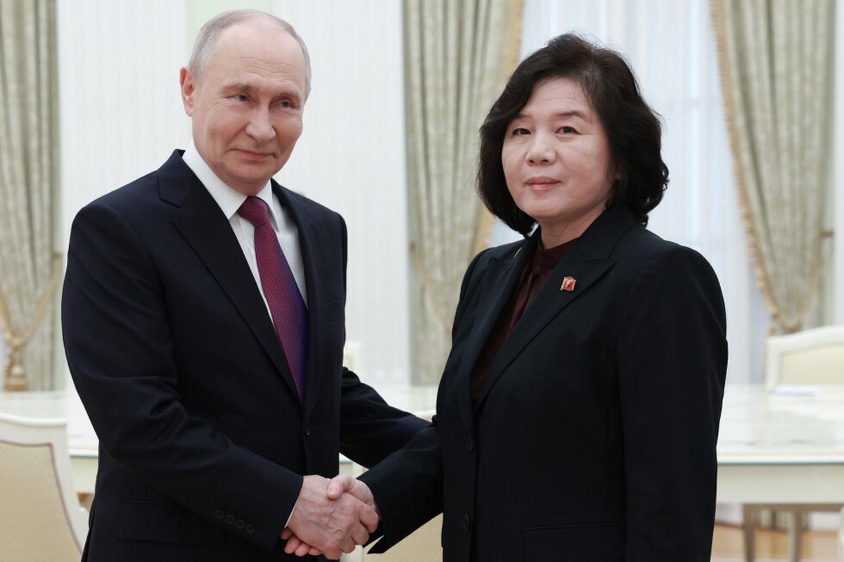 Putin se reúne con la canciller norcoreana en un nuevo contacto diplomático de alto nivel