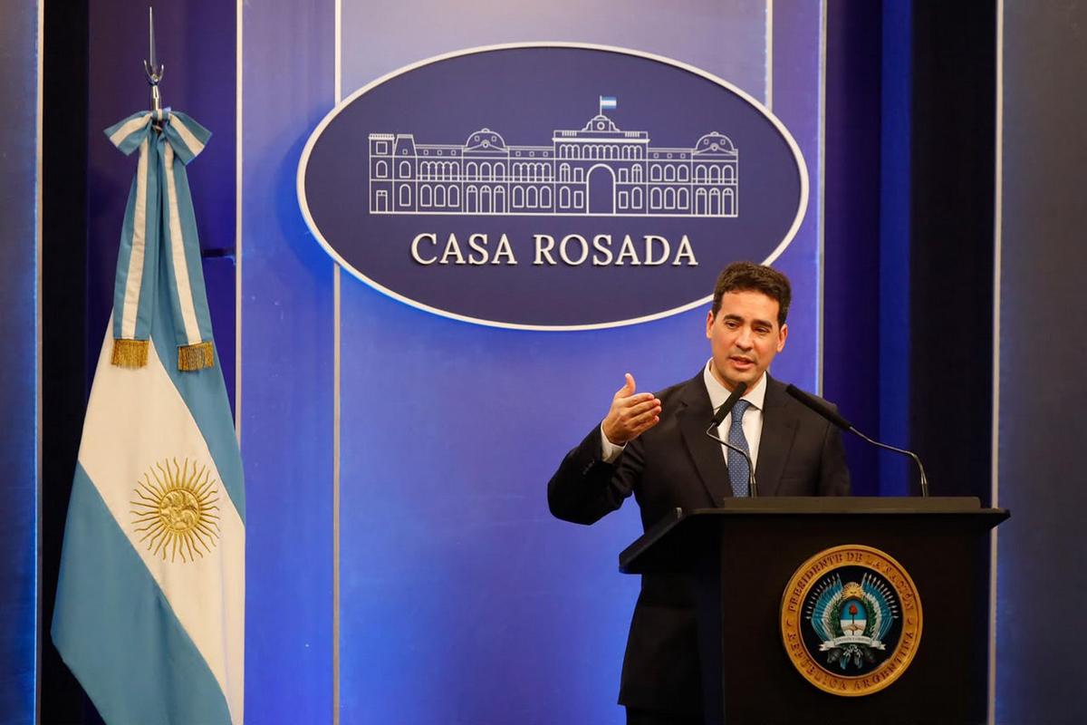 Conferencia de prensa del vocero presidencial, Adrián Ravier. (Foto: Presidencia)