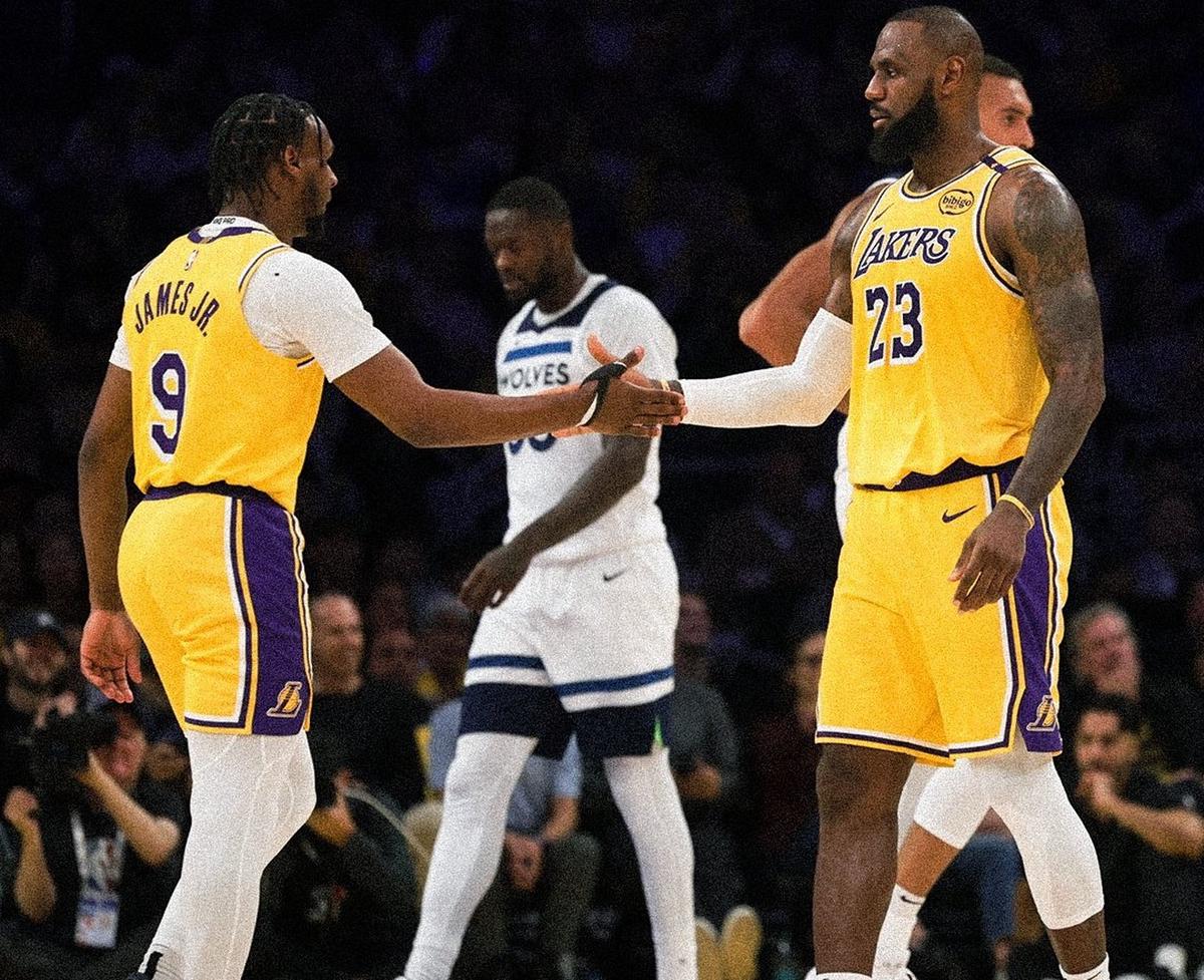 FOTO: Momento histórico en la NBA: Lebrón James jugó junto a su hijo