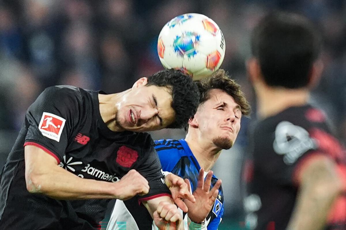 Jóvenes jugadores impresionan y Leverkusen logra un triunfo necesario en Hamburgo en la Bundesliga