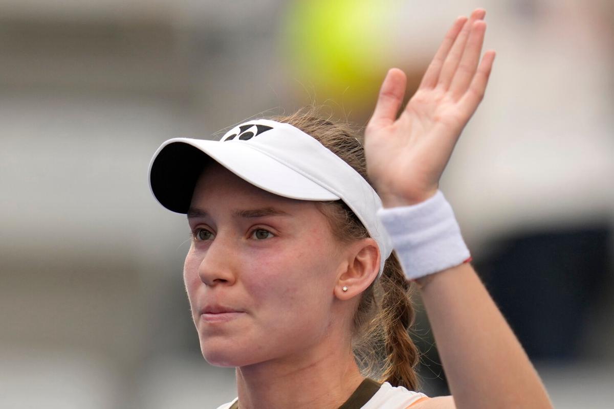 Rybakina asegura última plaza para Finales WTA al vencer a Mboko en Tokio