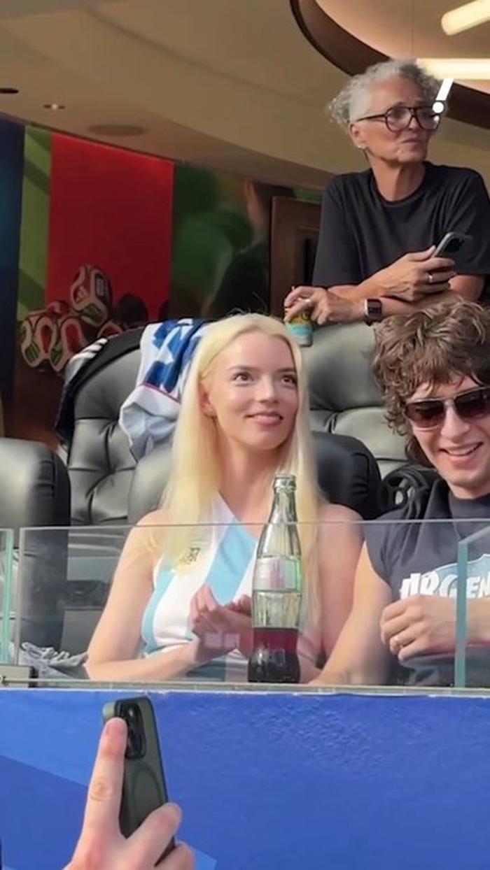 Anya Taylor-Joy se declara hincha de Argentina en la semifinal contra Inglaterra