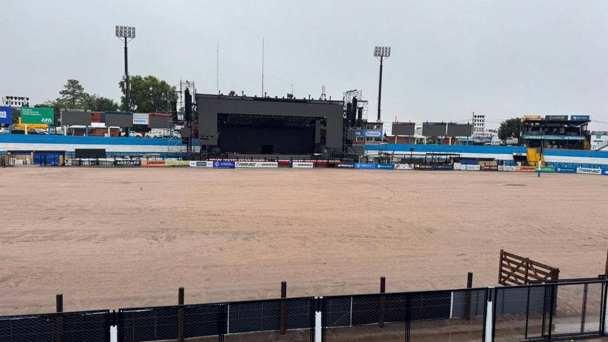 El predio del Festival de Jesús María, durante la lluvia de este jueves. (Cadena 3)