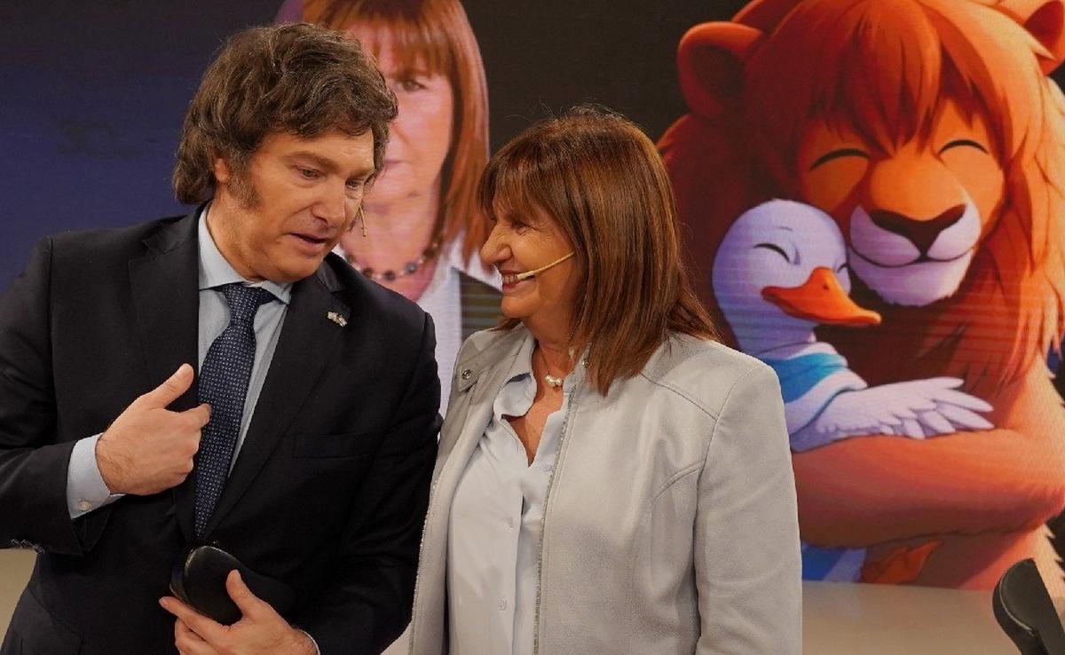 Otros tiempos: Javier Milei y Patricia Bullrich al formalizar su alianza en 2023.