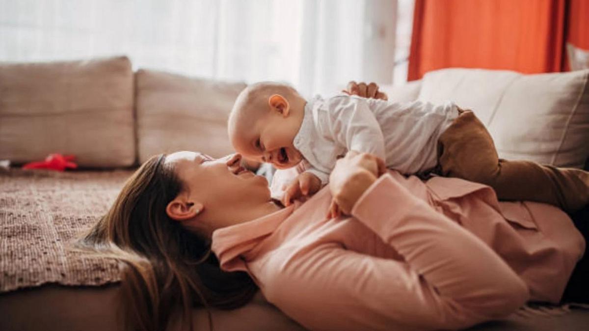 Una teoría desafiante: ¿el embarazo humano dura 18 meses?