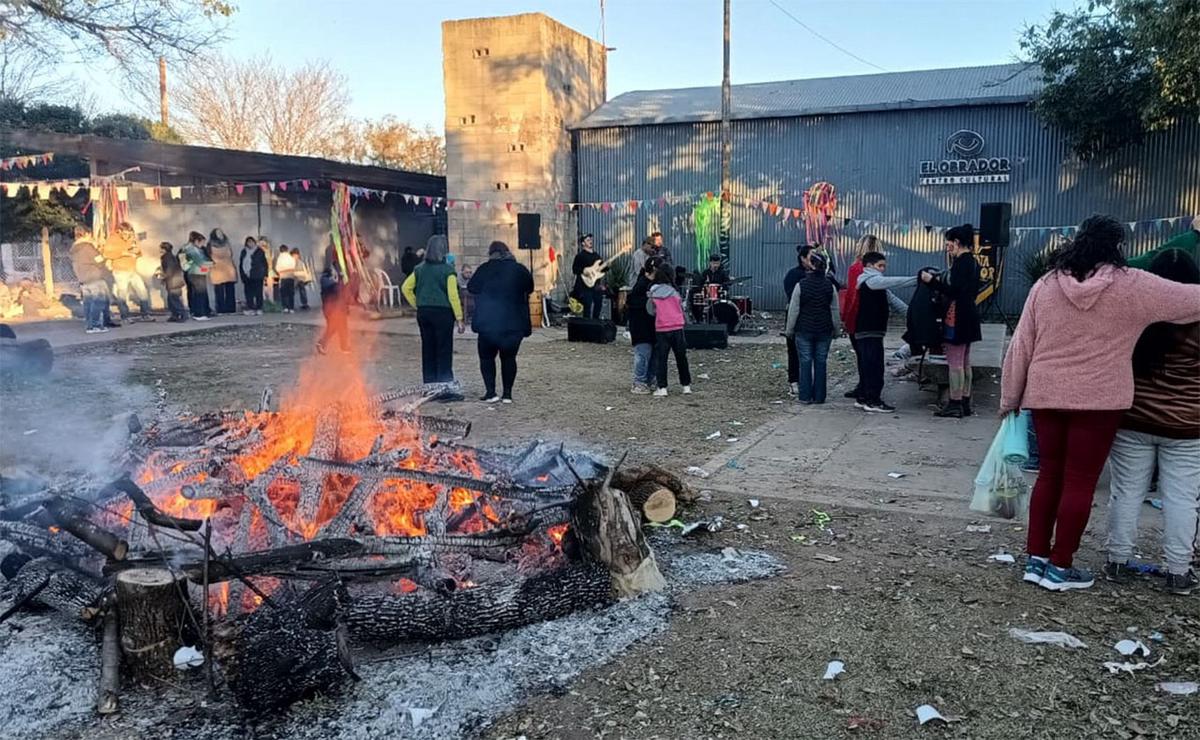 Se realizó una nueva edición de la fogata del Obrador en Rosario.