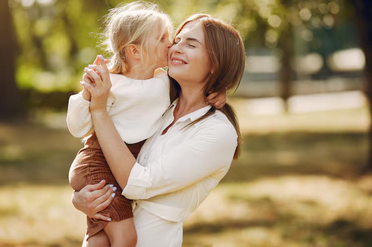 Día de la Madre: nuevas realidades en la maternidad y el cuidado familiar en Argentina