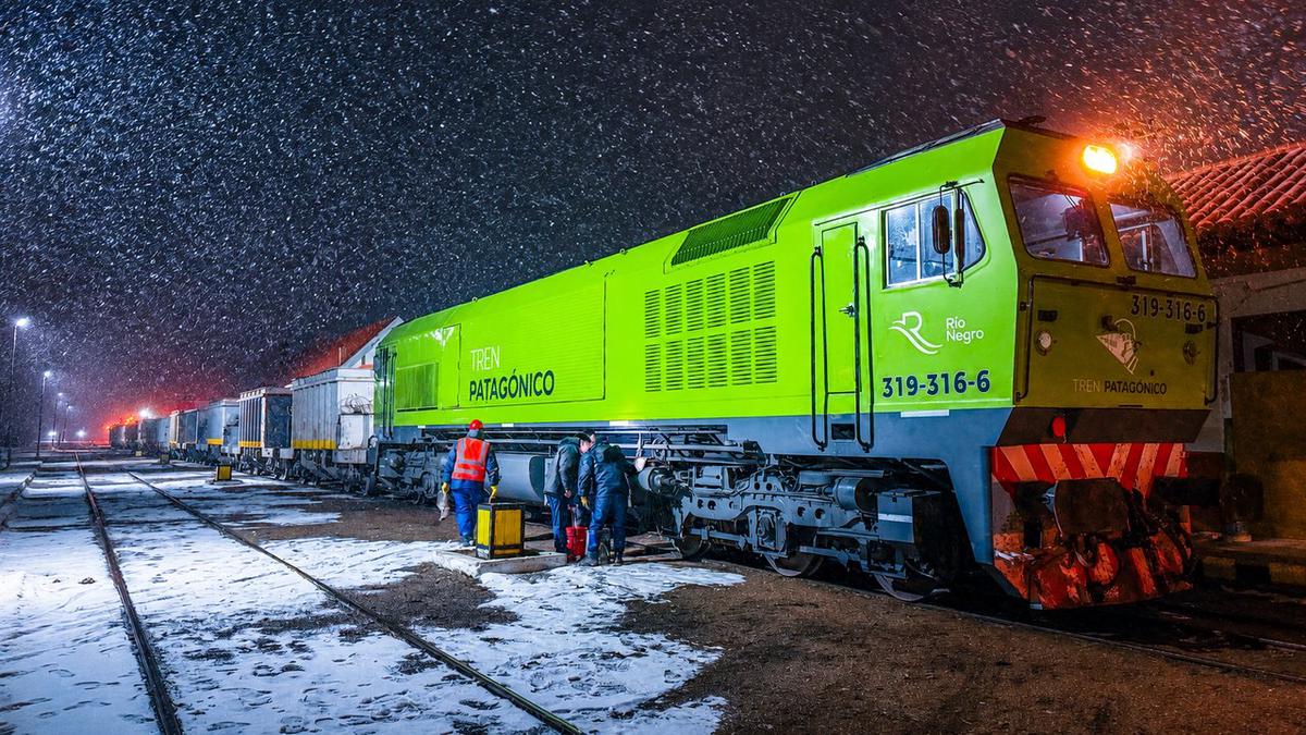 El Tren Patagónico superó el invierno y llevó sal para Bariloche en un operativo crucial