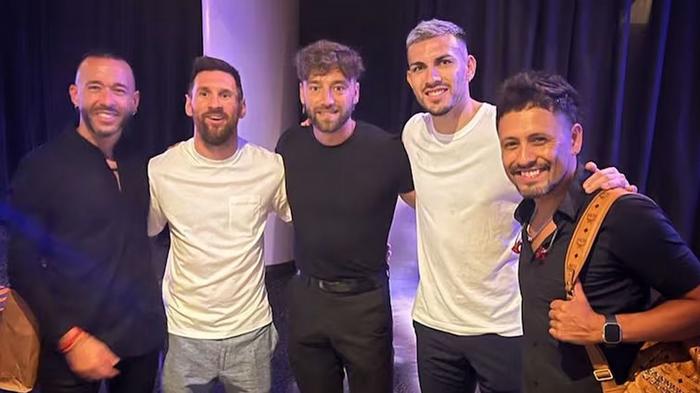 La Scaloneta eligió cuarteto: La Konga sonó en la previa del debut