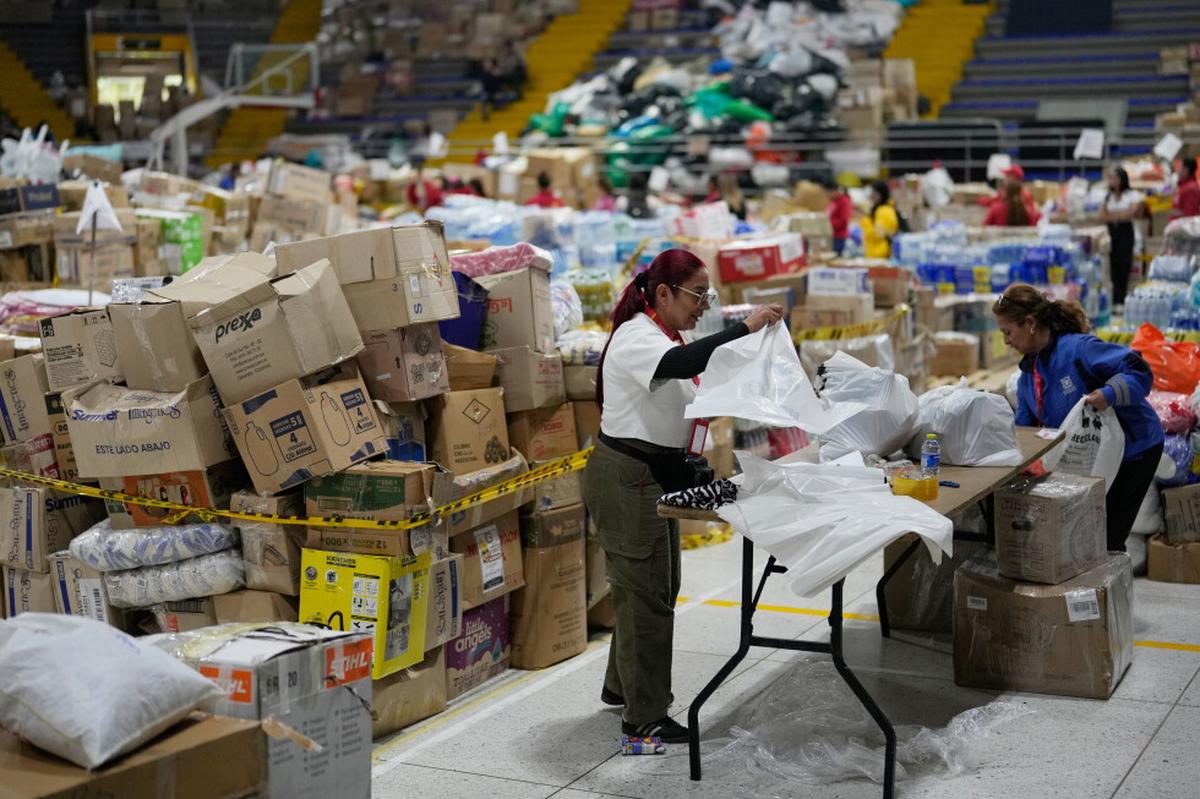 Presidente colombiano declara emergencia económica para atender devastador terremoto