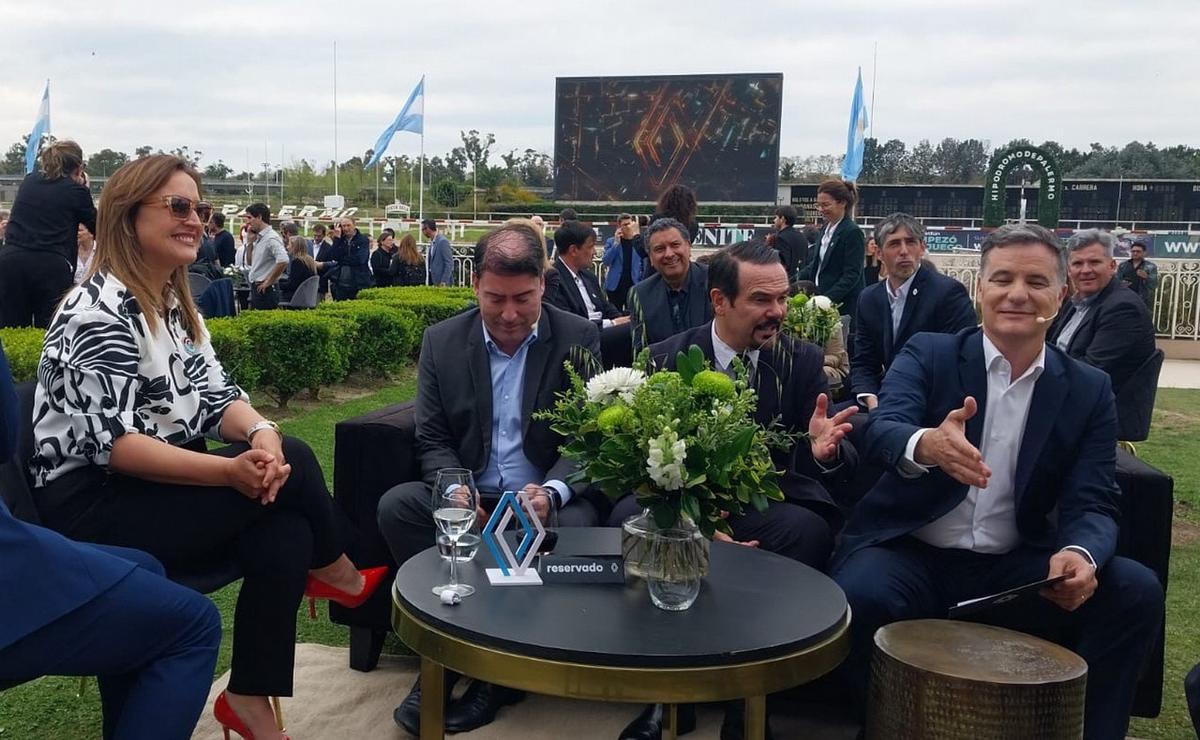 FOTO: Con varios invitados, Renault anunció una millonaria inversión en Córdoba.