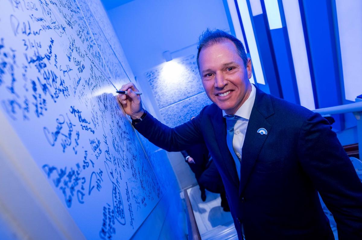 Banco Macro cumple 20 años en Wall Street y reafirma su liderazgo financiero.