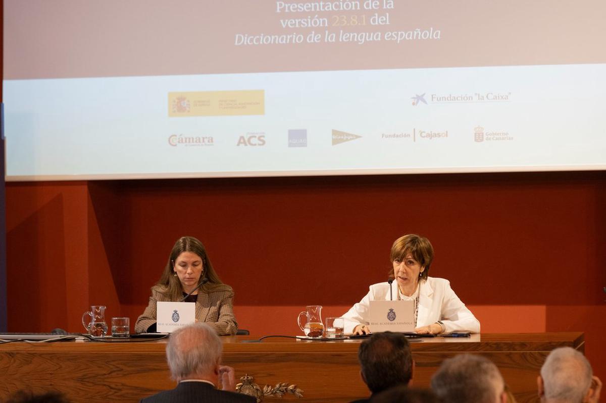 Elena Zamora en la presentación oficial de la RAE.