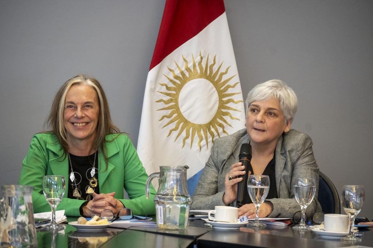 FOTO: La ministra Liliana Montero y la titular de la Senaf, Julia Reartes. (Gobierno)