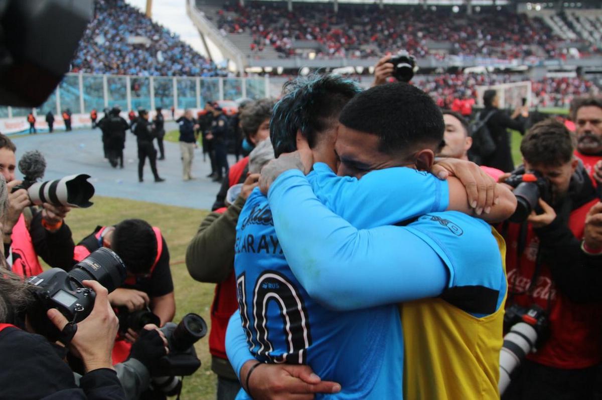 Belgrano celebra el primer título de su historia. (Foto: Daniel Cáceres/C3)