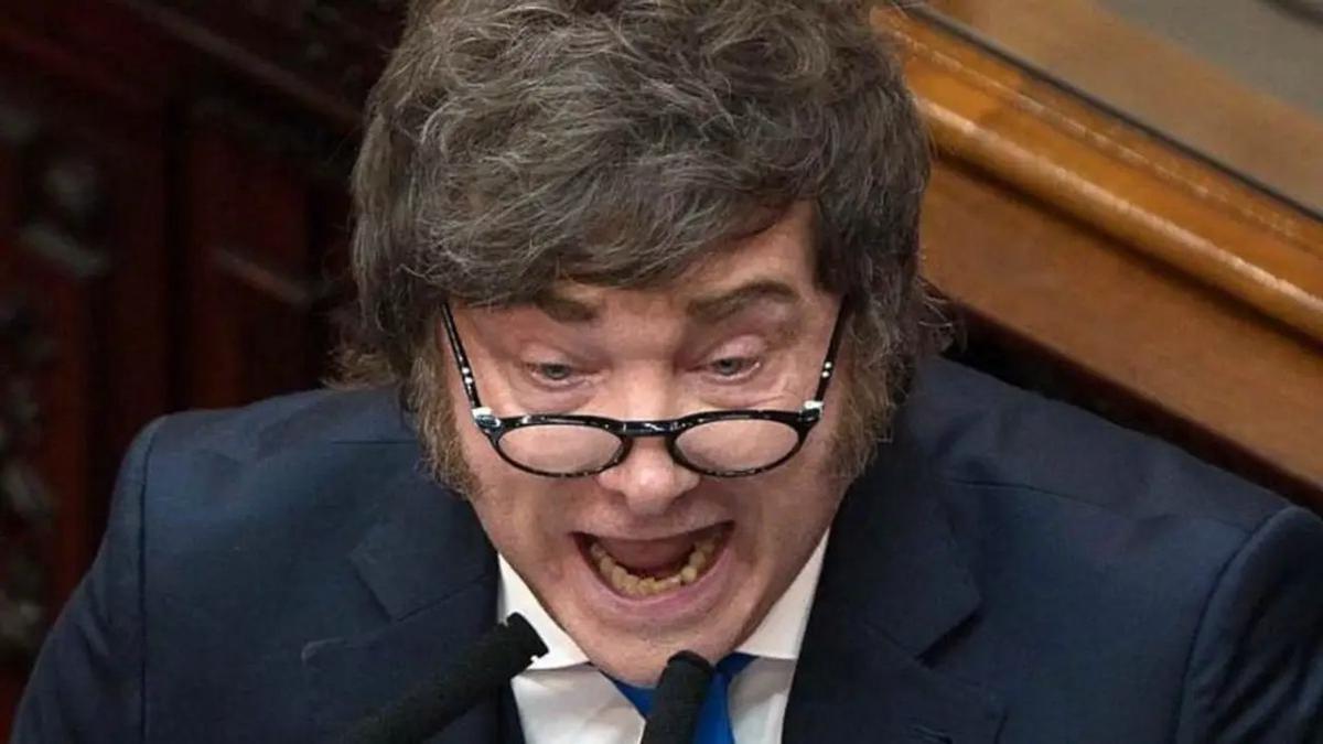 El presidente Javier Milei sube tres lugares en el ranking de mandatarios de América Latina, aunque su nivel de desaprobación continúa siendo alto