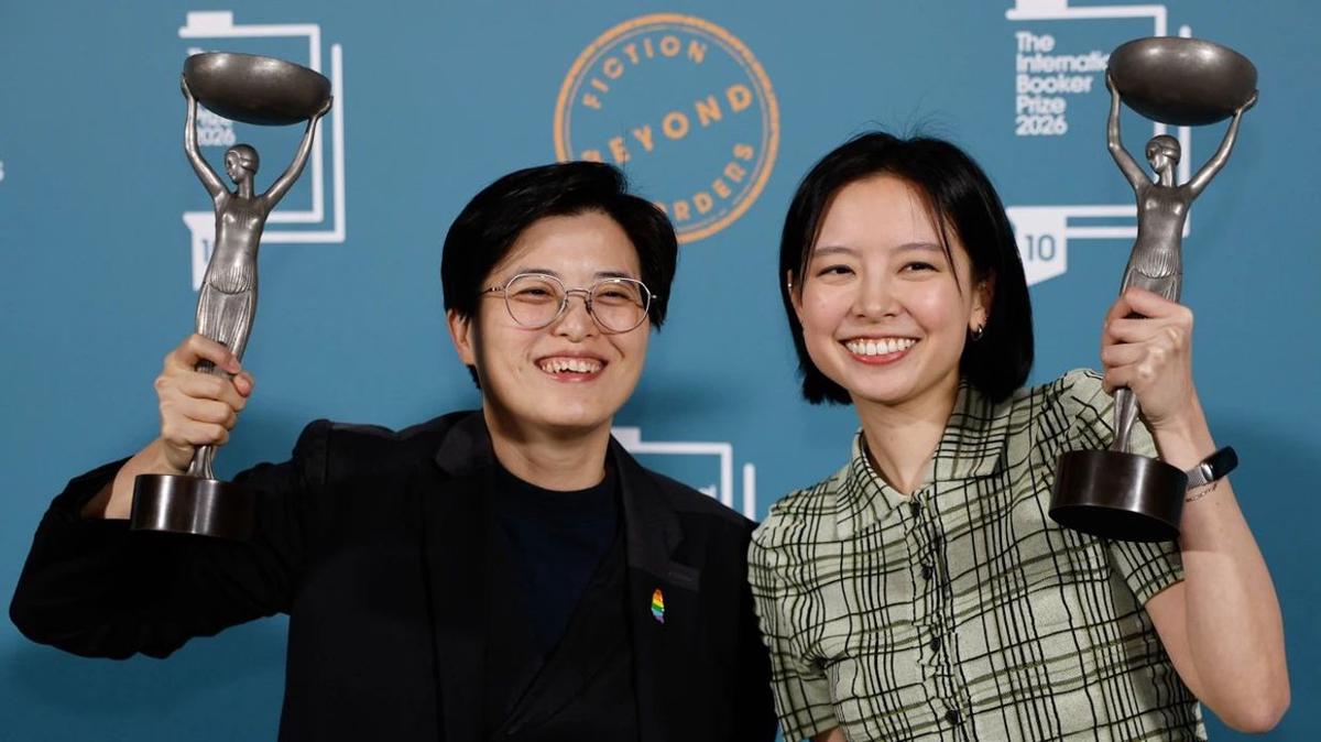 Yang Shuang-zi y la traductora Lin King.