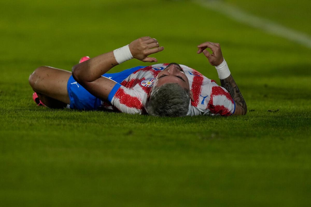 Paraguay confirma lesión de Enciso que podría dejarlo sin Mundial