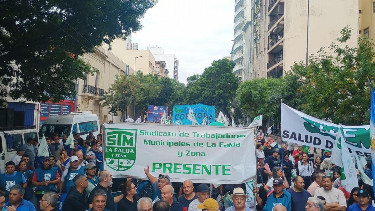 Marcha de Suoem y empleados estatales contra la reforma previsional. (Foto: Cadena 3)