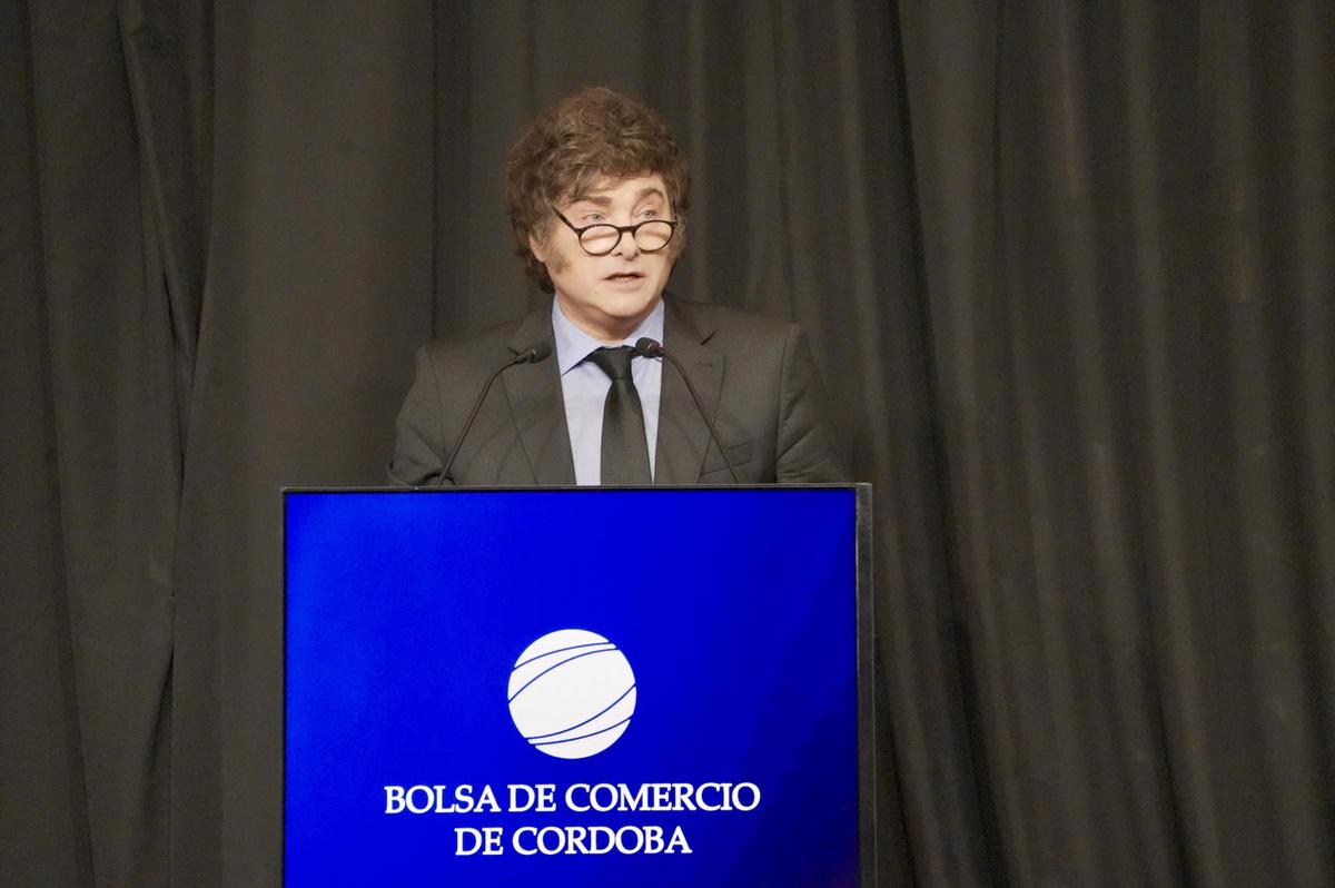 FOTO: Javier Milei en la Bolsa de Comercio de Córdoba. (Foto: Daniel Cáceres/Cadena 3)