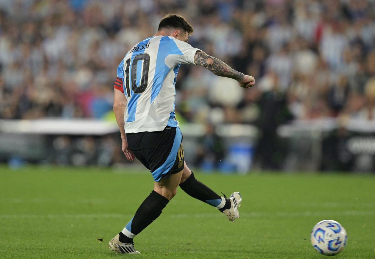 FOTO: Lionel Messi abrió el marcador ante Bolivia. (Foto: Conmebol)