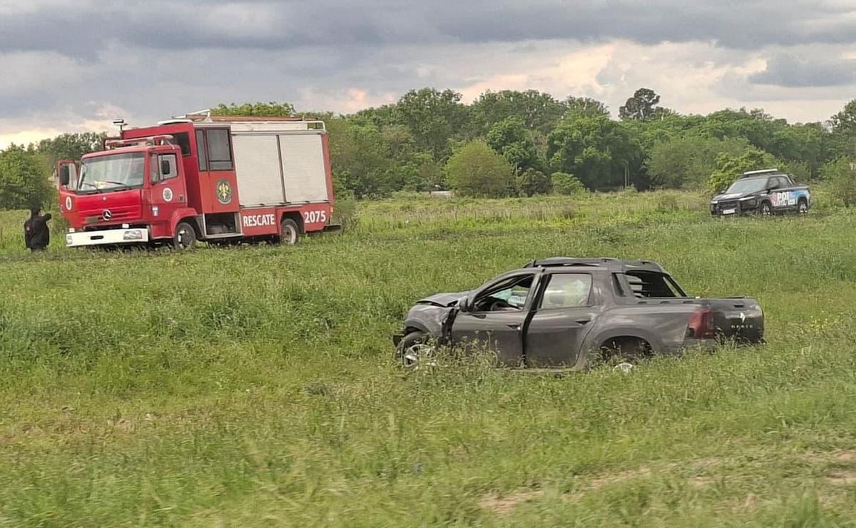 Una mujer murió en un choque entre un camión y un utilitario en Roldán.