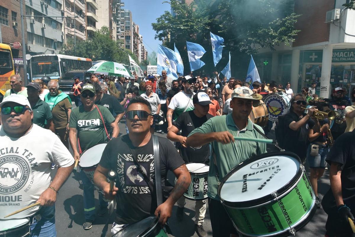 Marcha del Suoem y otros gremios por Córdoba. (Foto: Prensa Suoem)