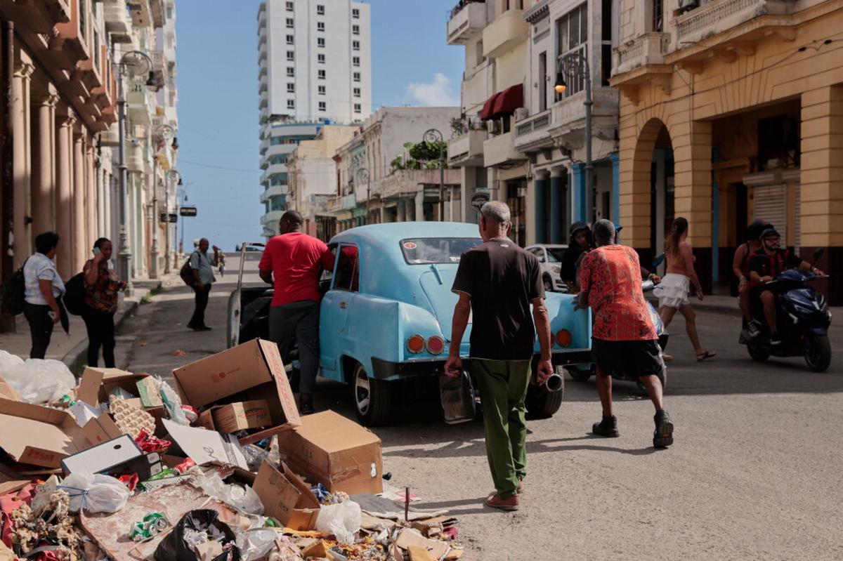 ¿Cuáles son algunas de las medidas económicas aprobadas por el Partido Comunista de Cuba?