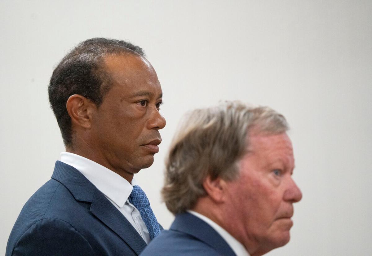 Tiger Woods decide no disputar el cargo de conducción temeraria tras accidente en marzo