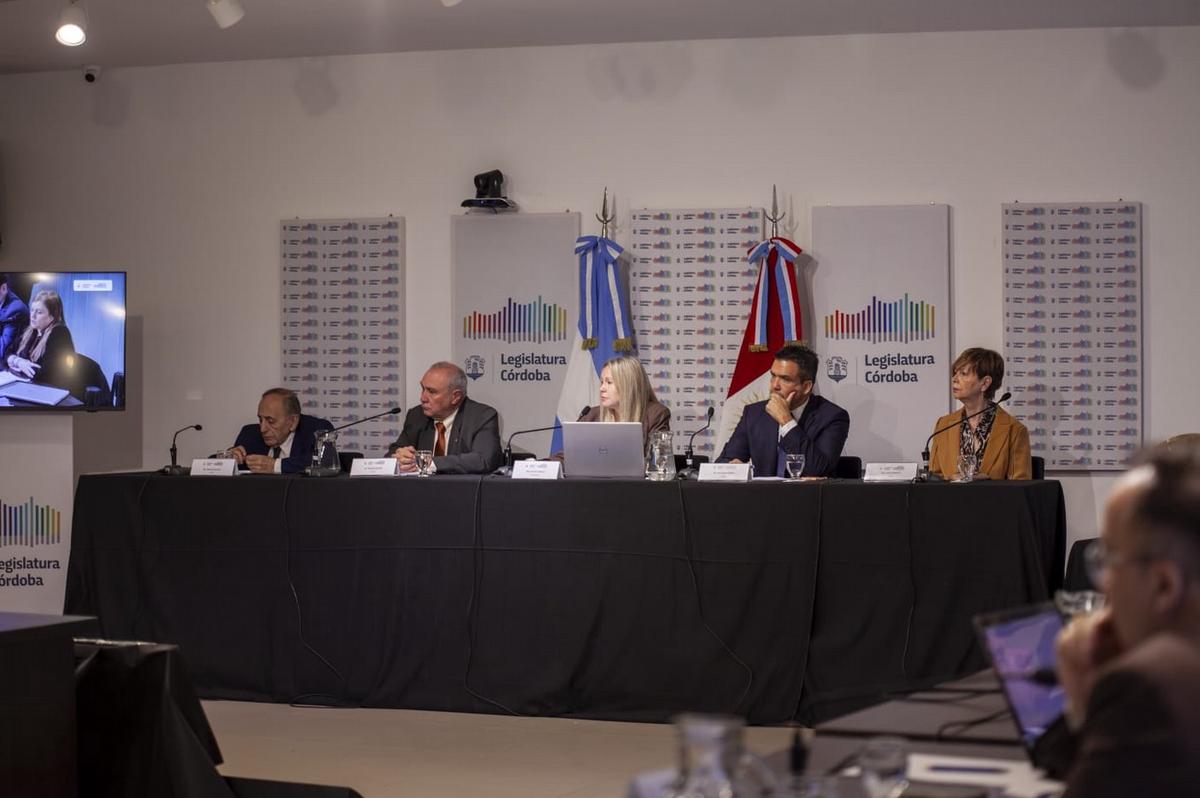 El proceso judicial comienza con acusaciones de negligencia y mal desempeño