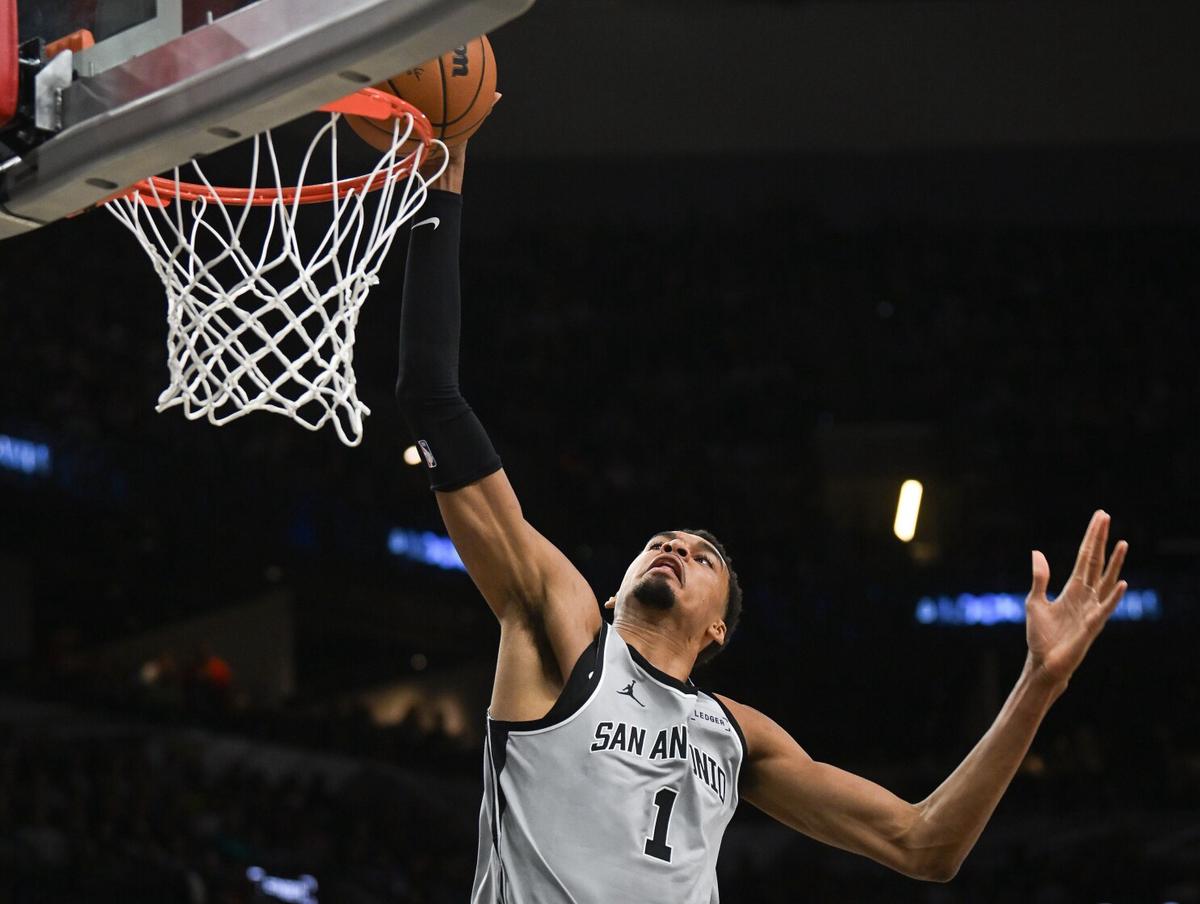 Spurs se recuperan de la derrota en la Copa NBA y aplastan a Wizards 119-94