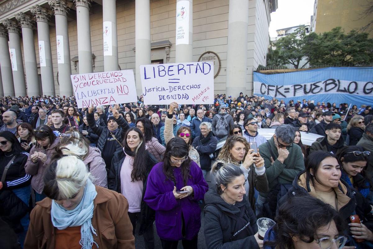 Cristina Kirchner cumple prisión domiciliaria en Comodoro Py.