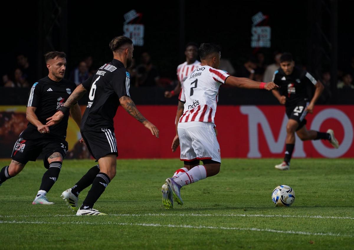 Instituto visita a Riestra en un duelo picante. (Foto: IACC)