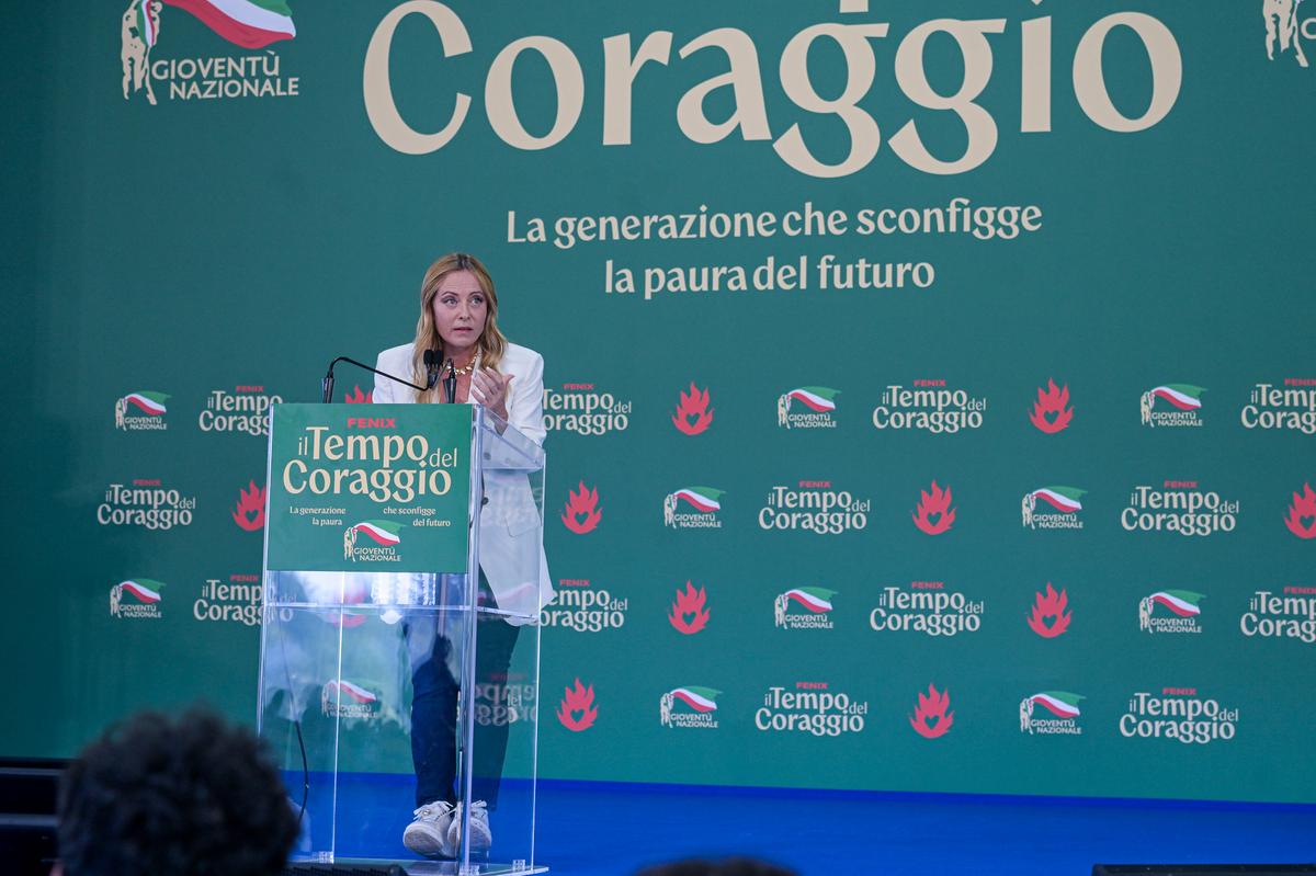 Primera ministra italiana busca prohibir burkas y nicabs en escuelas y limitar alumnos extranjeros