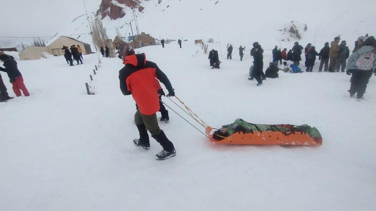 Más de 200 turistas evacuados en Puente del Inca por fuertes vientos en Mendoza