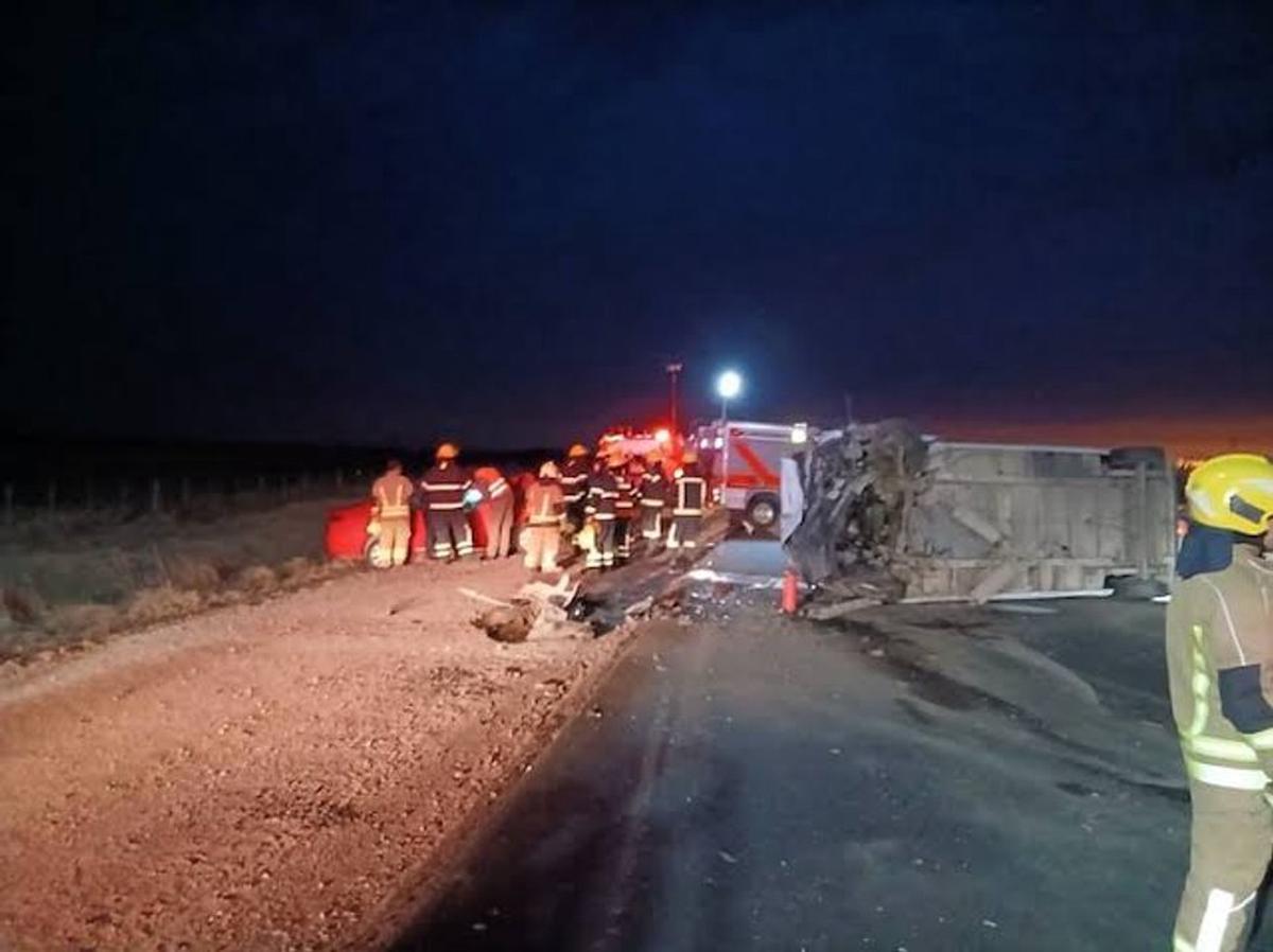 Trágico choque en Córdoba deja dos muertos y más de 15 heridos