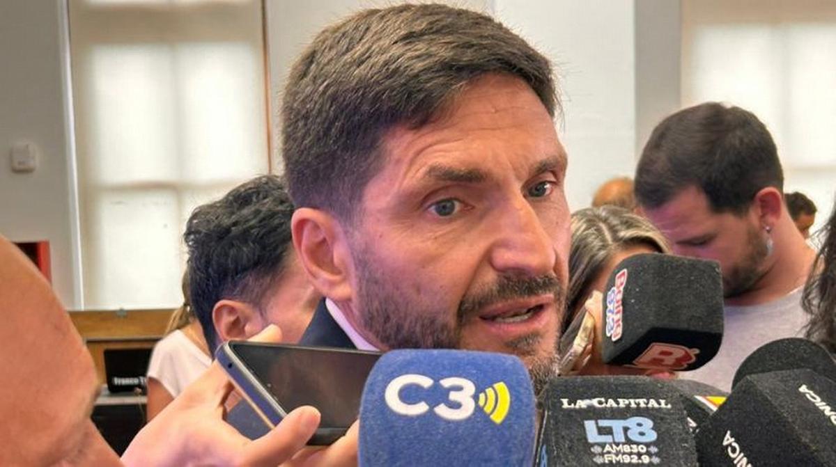 Maximiliano Pullaro en la presentación del boleto educativo gratuito.