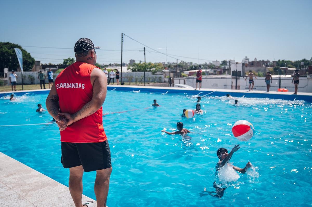 La pileta del Club Alberdi renace como un espacio comunitario revitalizado