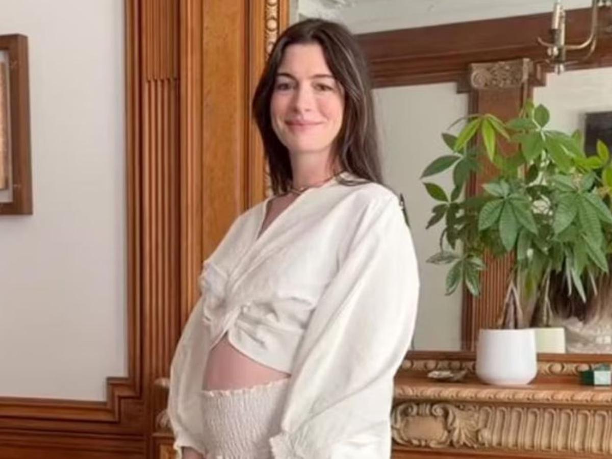 Anne Hathaway está embarazada de su tercer hijo a los 43 años.
