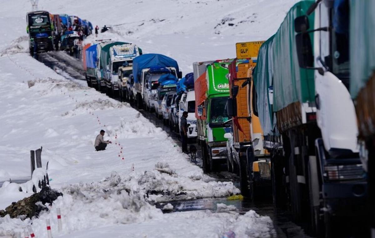 Nevadas y lluvias dejan más de 121.000 familias afectadas en Bolivia.